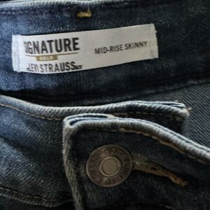 Signature by Levi Strauss Dark Blue Mid-Rise Skinny Jeans